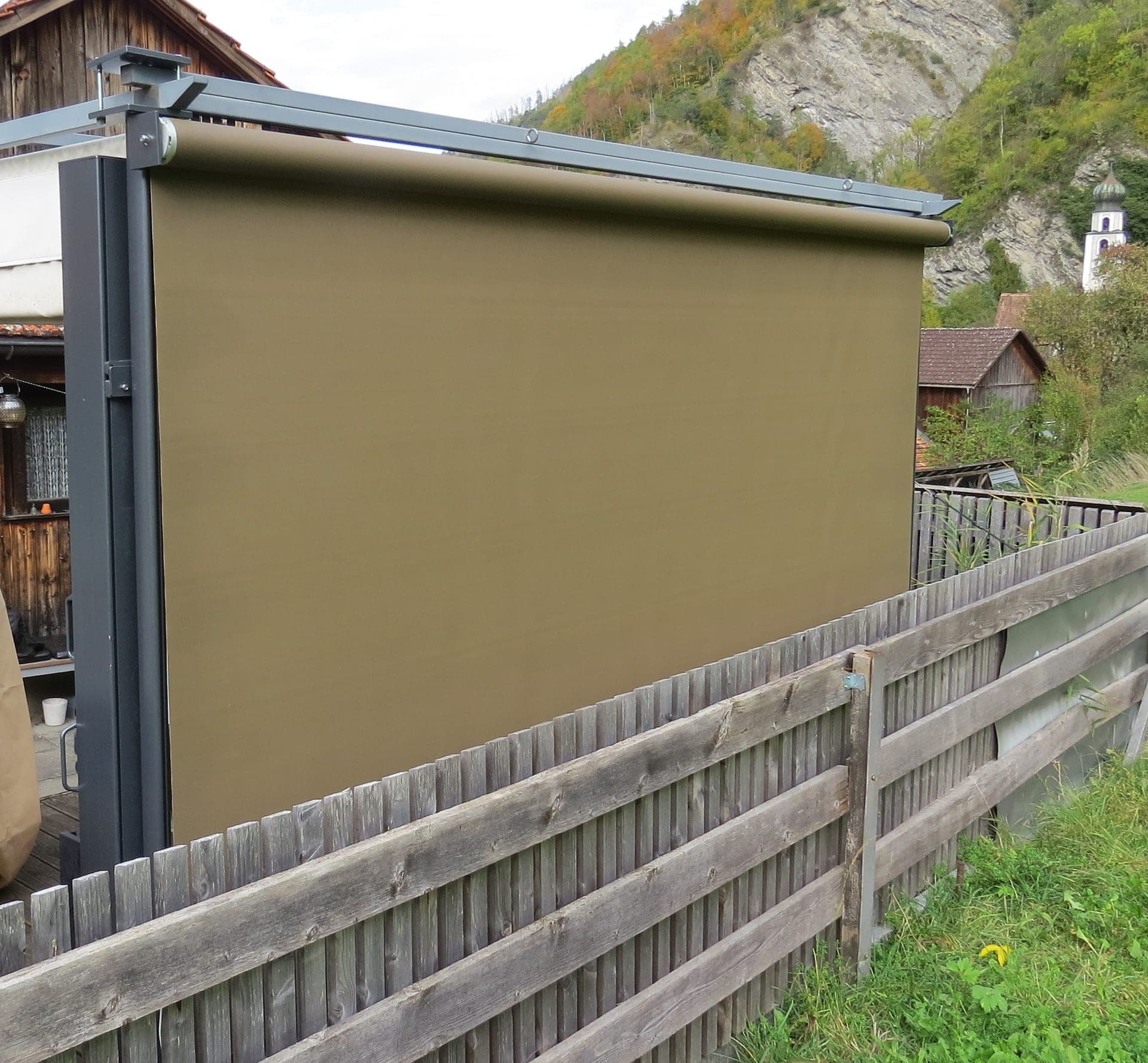 Senkrechtmarkise montiert